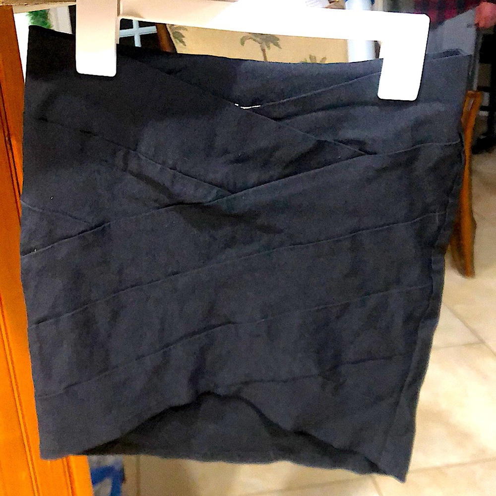 Black Mini Skirt TOP 10 brand size Small.